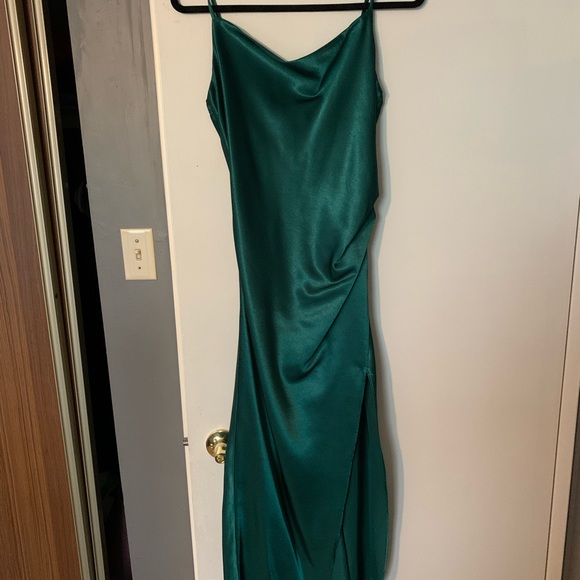 Green, silk-style dress worn once excellent condition perfect for wedding season - Picture 2 of 4